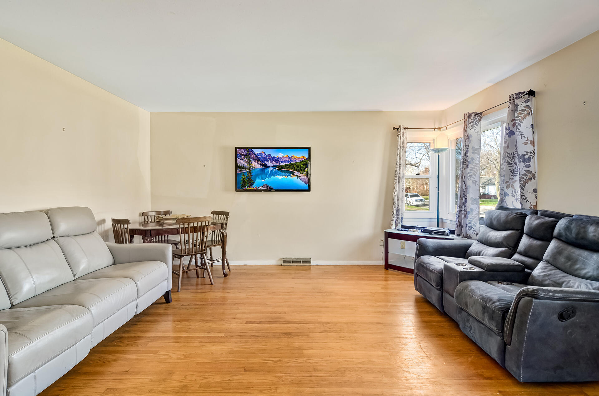 7204 Schneider Avenue