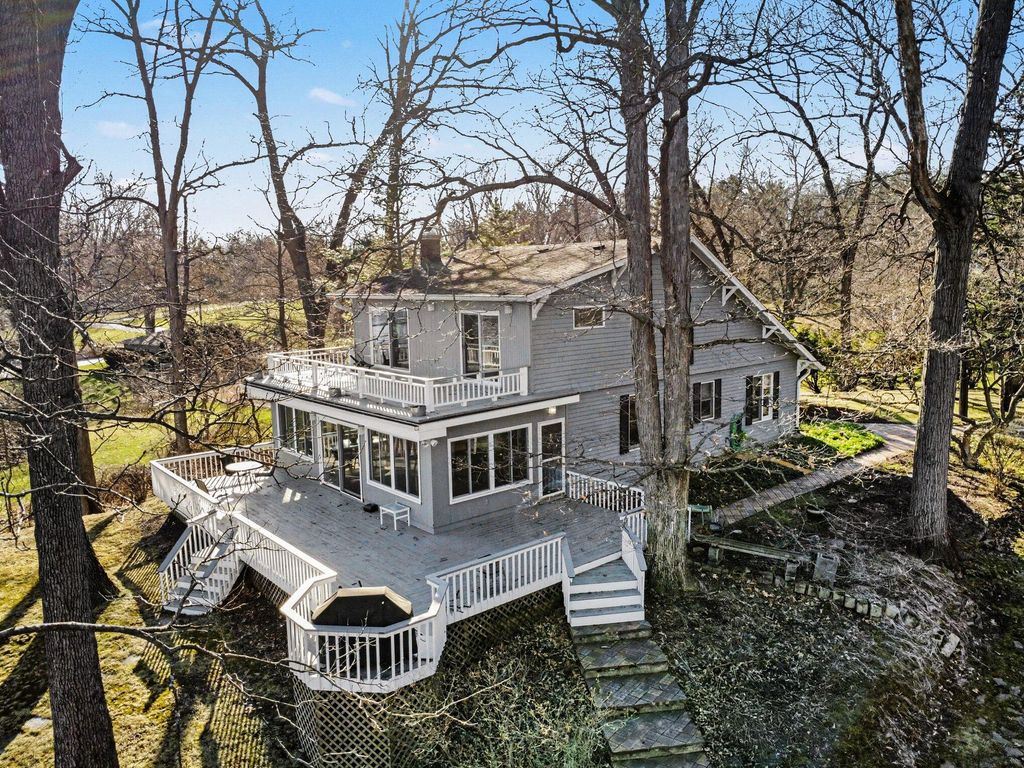 Photo of 639 N 70 E, Valparaiso, IN 46383 (MLS # 835513)