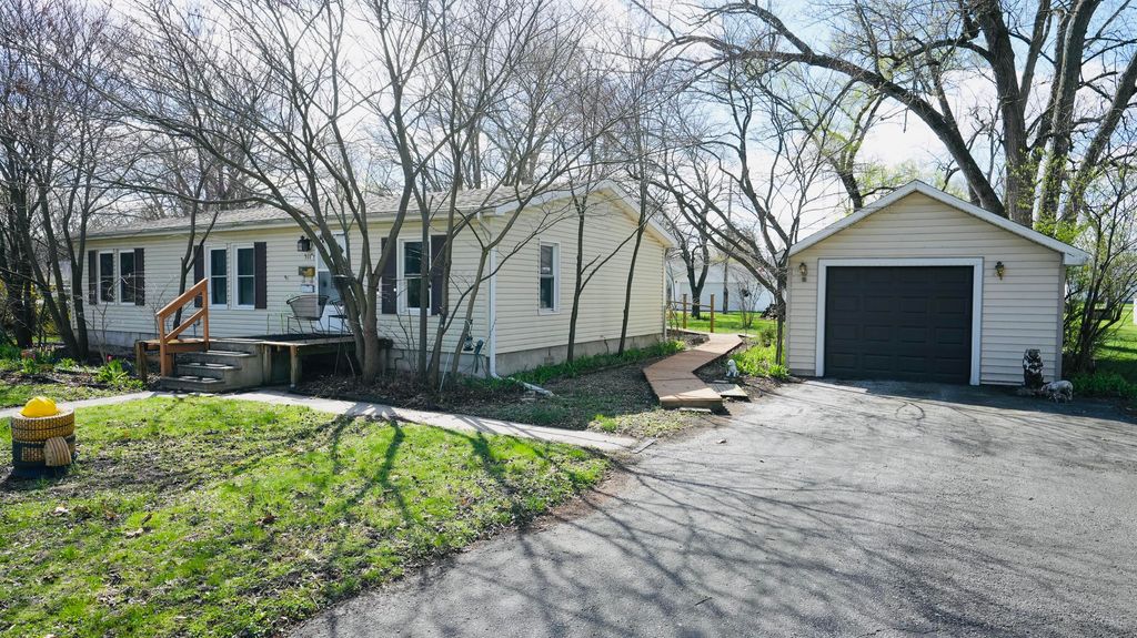 Photo of 511 W Vine Street, North Judson, IN 46366 (MLS # 836904)