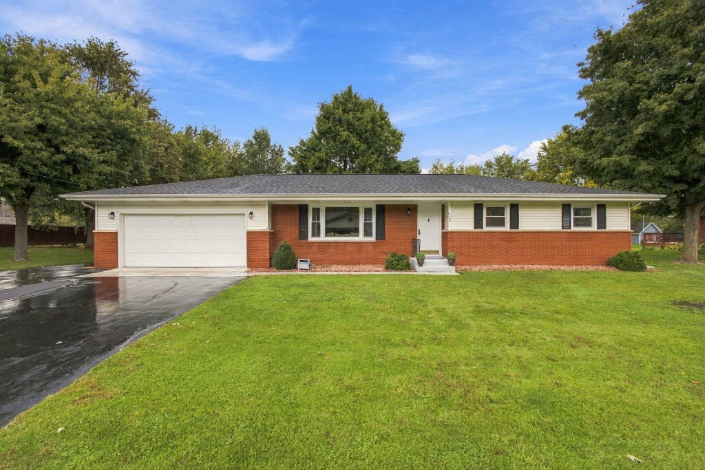 Photo of 112 Fairlane Drive, Hebron, IN 46341 (MLS # 847001)