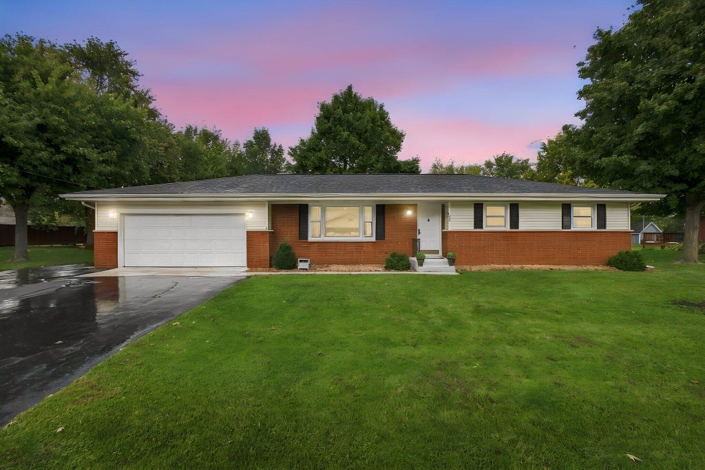 Photo of 112 Fairlane Drive, Hebron, IN 46341 (MLS # 847001)