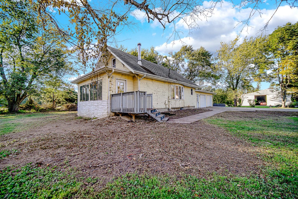 Photo of 231 E 1200 N, Chesterton, IN 46304 (MLS # 846683)
