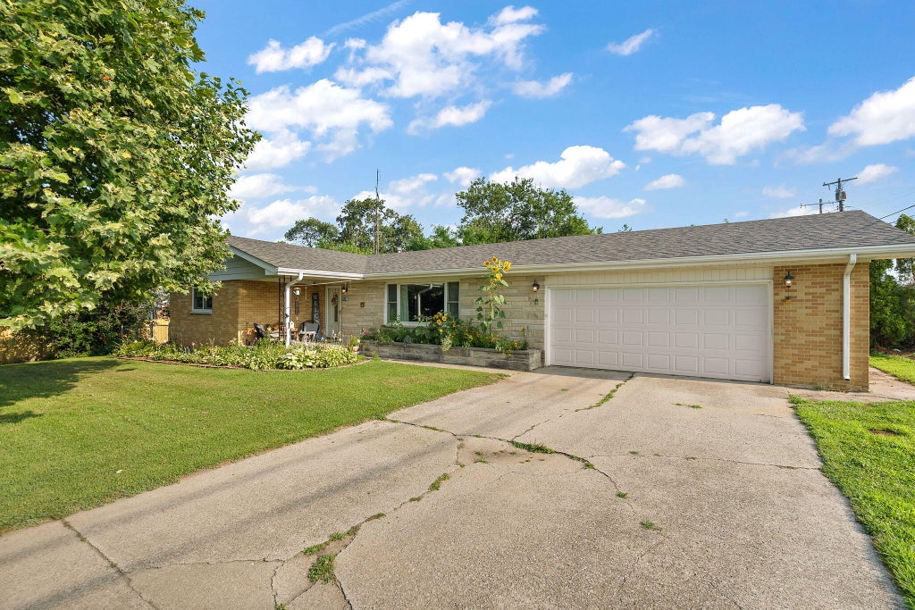 Photo of 124 6th Avenue NW, DeMotte, IN 46310 (MLS # 842474)