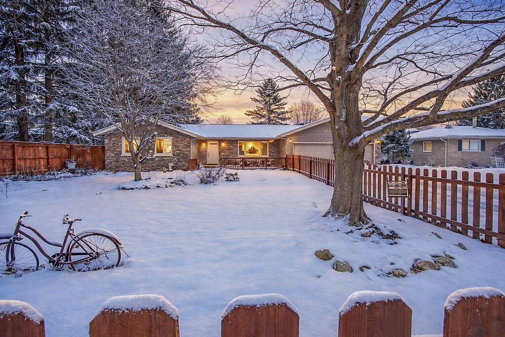 Photo of 955 W 200 N, La Porte, IN 46350 (MLS # 834053)