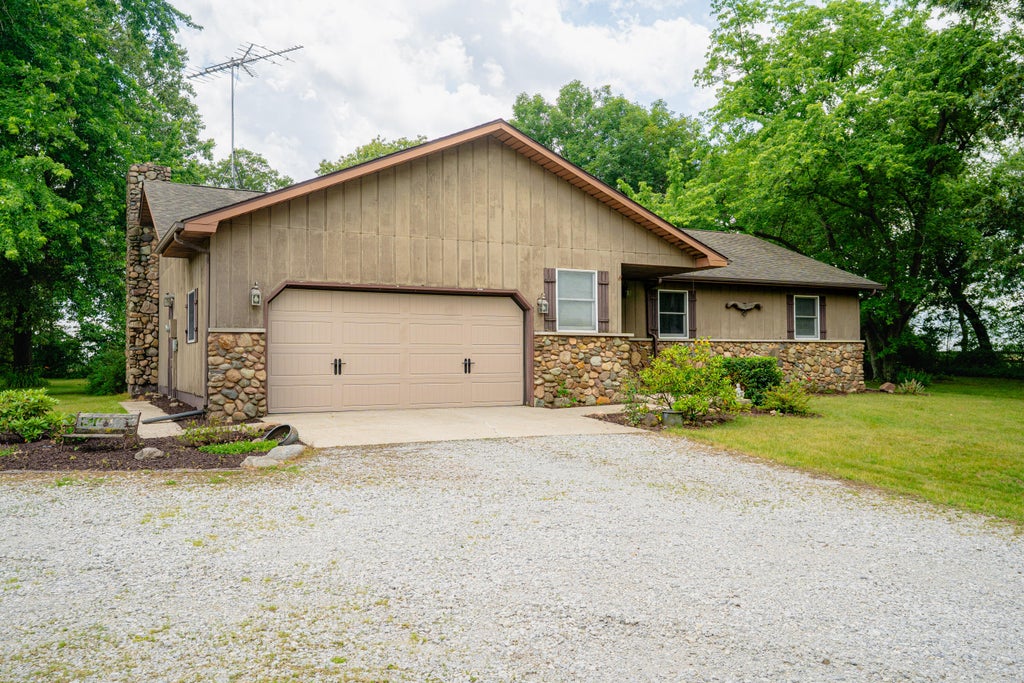 Photo of 1809 W 900 N, Wheatfield, IN 46392 (MLS # 840445)