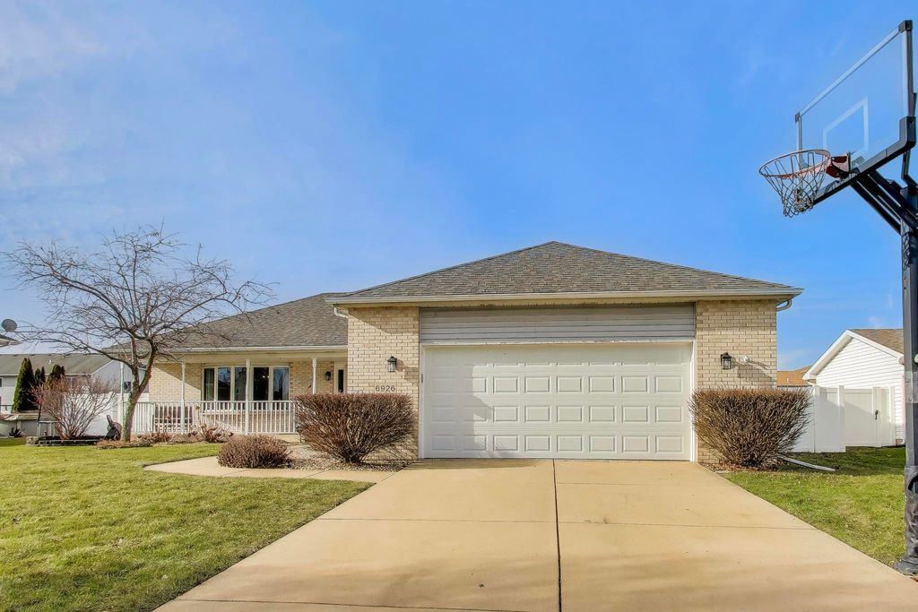 Photo of 6926 Hawk Drive, Schererville, IN 46375 (MLS # 832866)