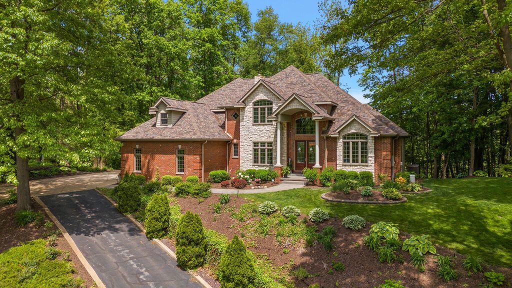 Photo of 291 Hunt Club Drive, Valparaiso, IN 46385 (MLS # 821504)