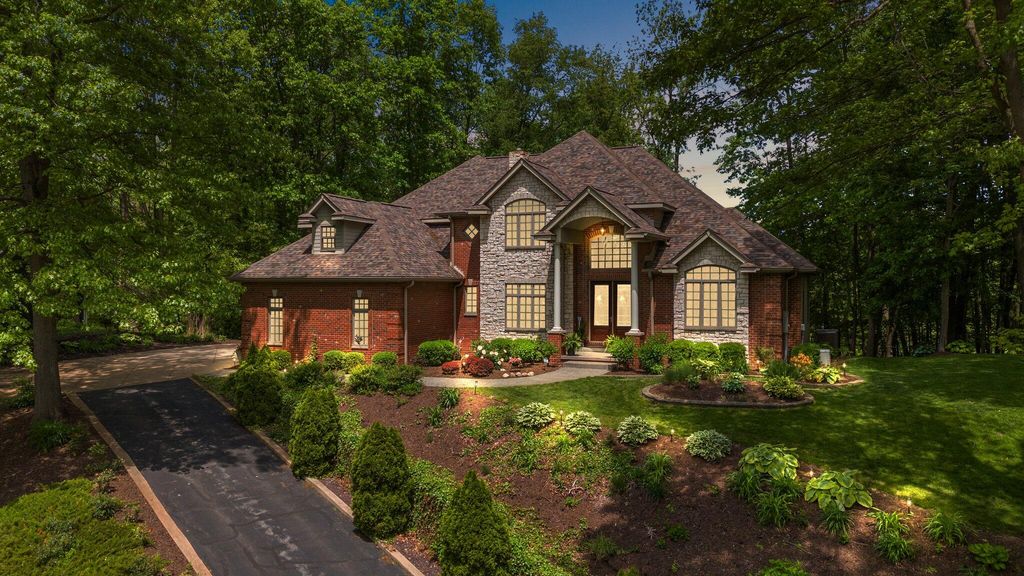 Photo of 291 Hunt Club Drive, Valparaiso, IN 46385 (MLS # 821504)