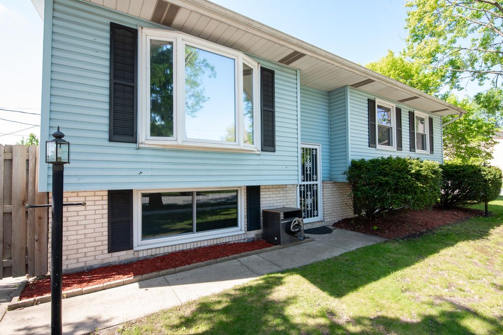 Photo of 749 N Elmer Street, Griffith, IN 46319 (MLS # 838651)