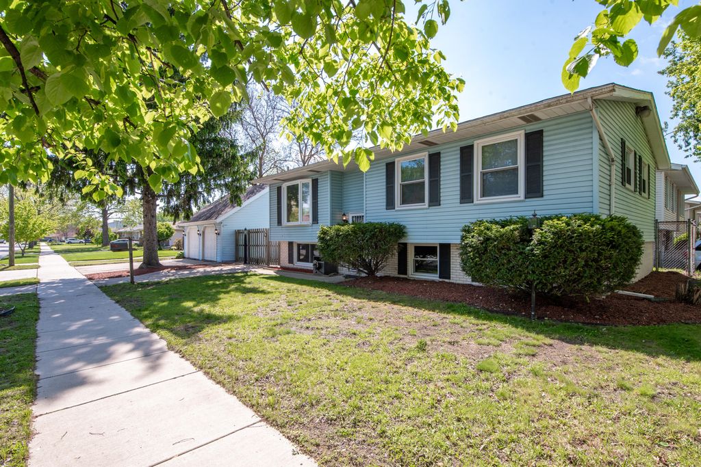 Photo of 749 N Elmer Street, Griffith, IN 46319 (MLS # 838651)