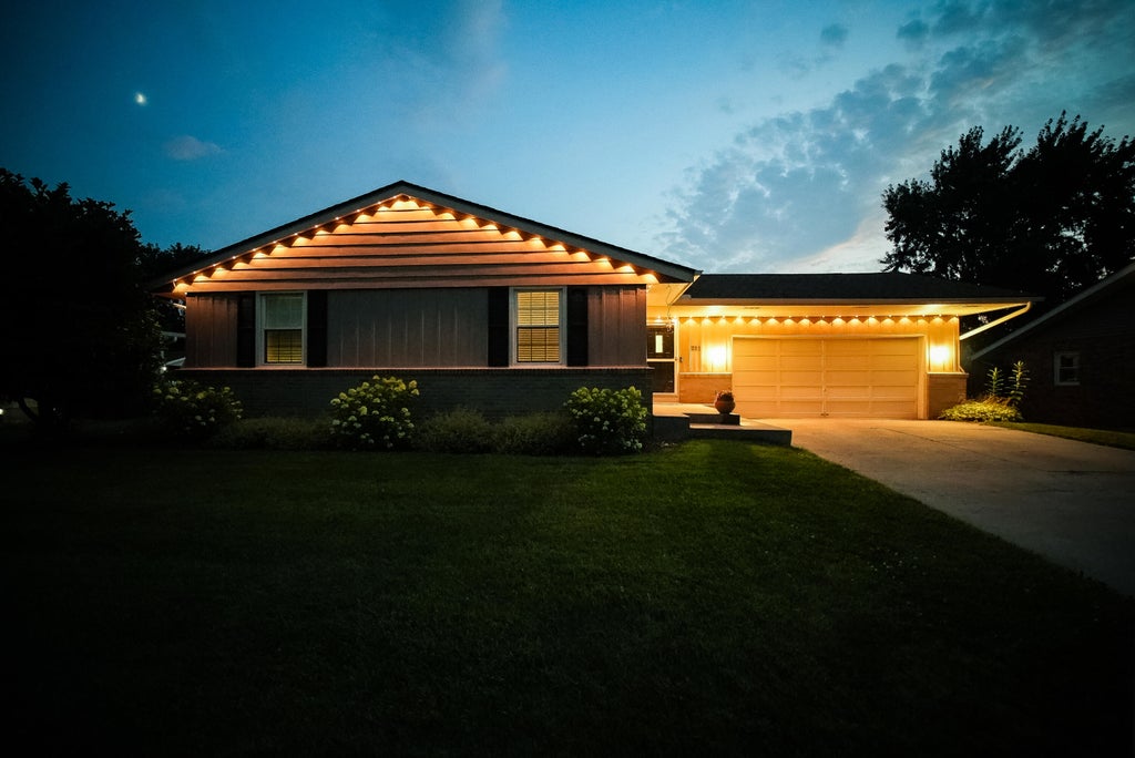 Photo of 211 Cherokee Drive, Lowell, IN 46356 (MLS # 842614)
