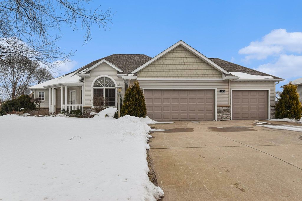 Photo of 1673 N Summit Drive, La Porte, IN 46350 (MLS # 834076)