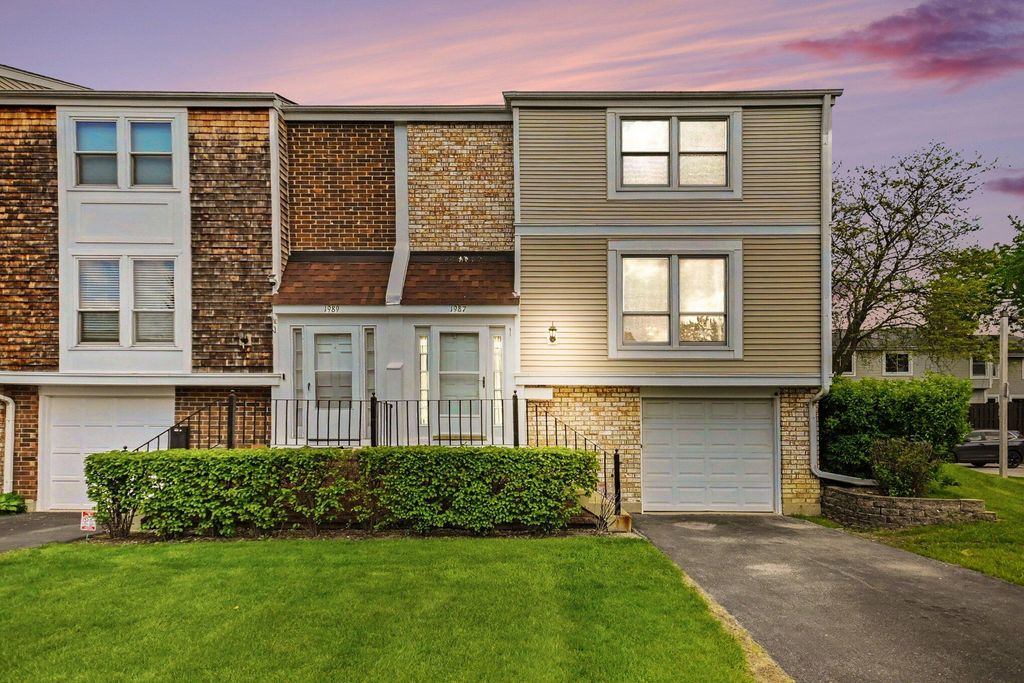 Photo of 1987 Oxford Lane, Hoffman Estates, IL 60169 (MLS # 839263)