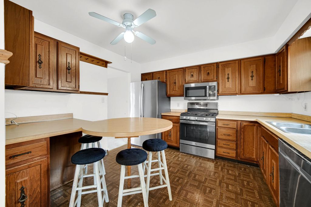 Photo of 1755 Selo Drive, Schererville, IN 46375 (MLS # 834879)