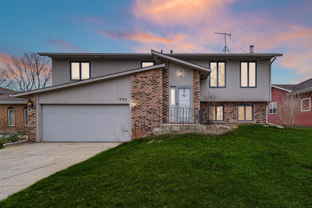 Photo of 1755 Selo Drive, Schererville, IN 46375 (MLS # 834879)