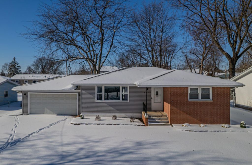 Photo of 9380 Mckinley Street, Crown Point, IN 46307 (MLS # 833317)