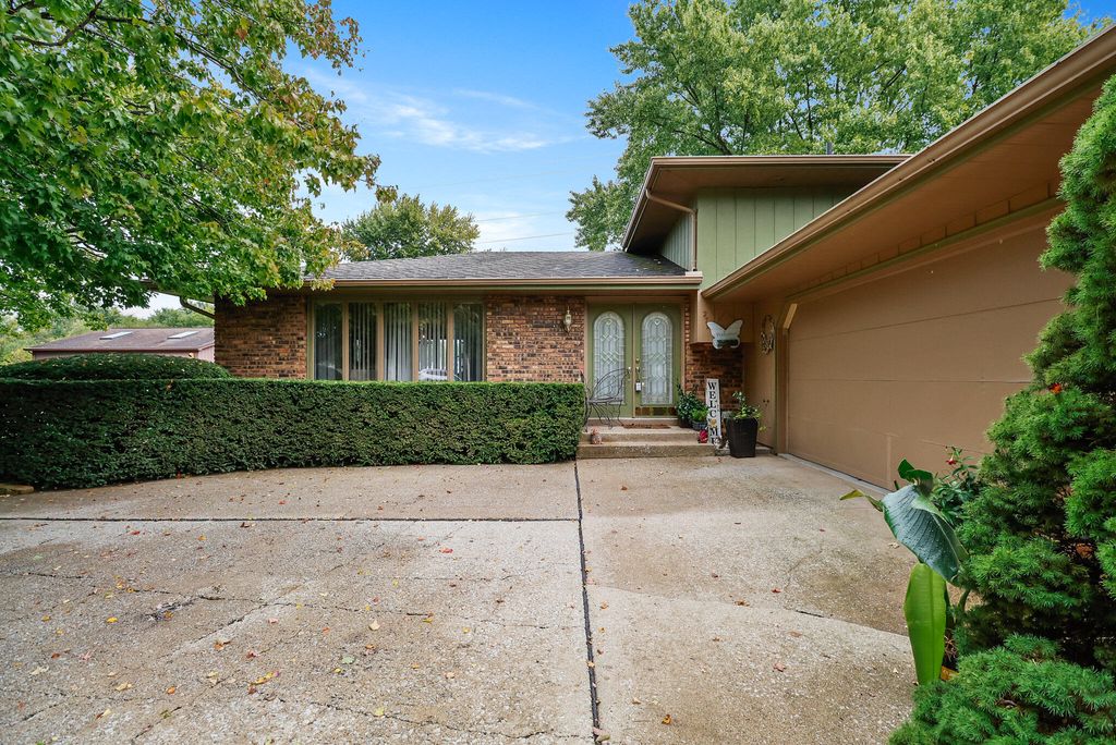 Photo of 279 W Robbie Lane, Valparaiso, IN 46385 (MLS # 836724)