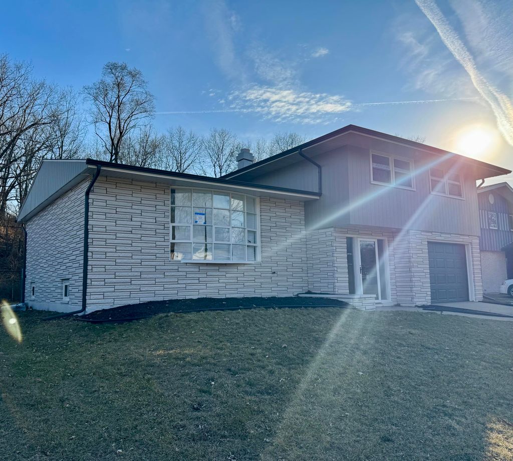 Photo of 8611 Lakewood Avenue, Gary, IN 46403 (MLS # 837243)