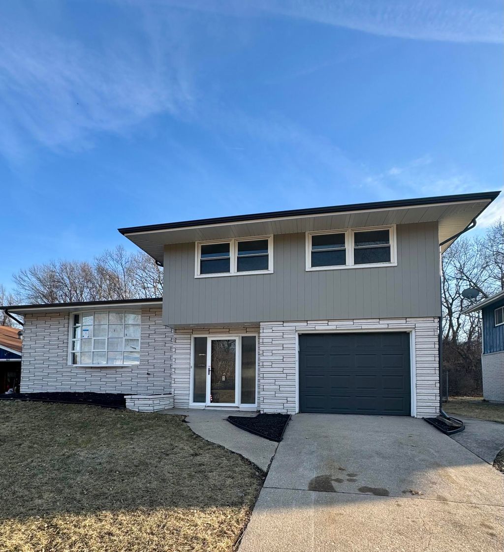 Photo of 8611 Lakewood Avenue, Gary, IN 46403 (MLS # 837243)