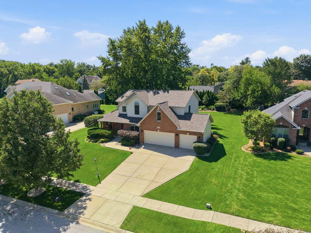 Photo of 795 Morningside Court, Crown Point, IN 46307 (MLS # 843998)