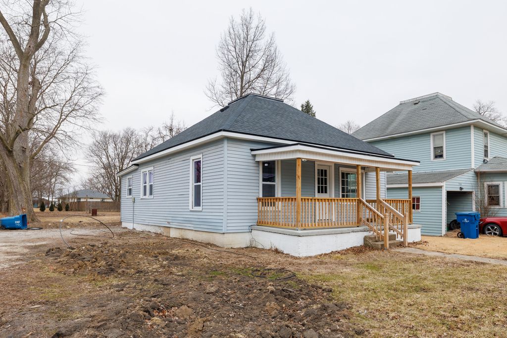 Photo of 300 E Main Street, Brook, IN 47922 (MLS # 834915)