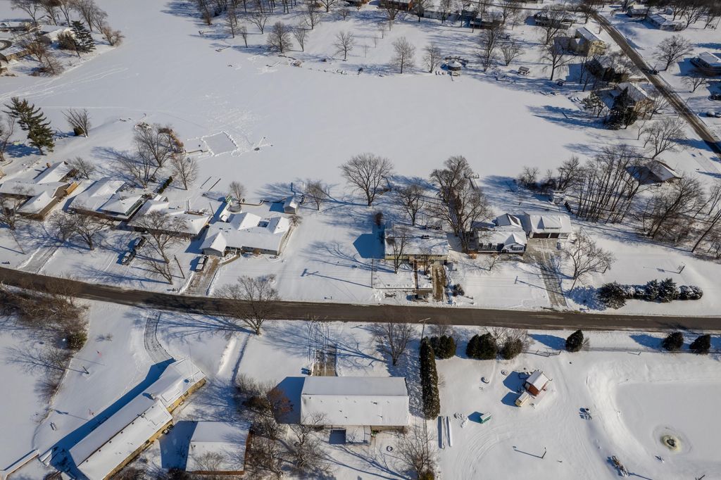 Photo of 12418 White Oak Drive, Crown Point, IN 46307 (MLS # 833333)