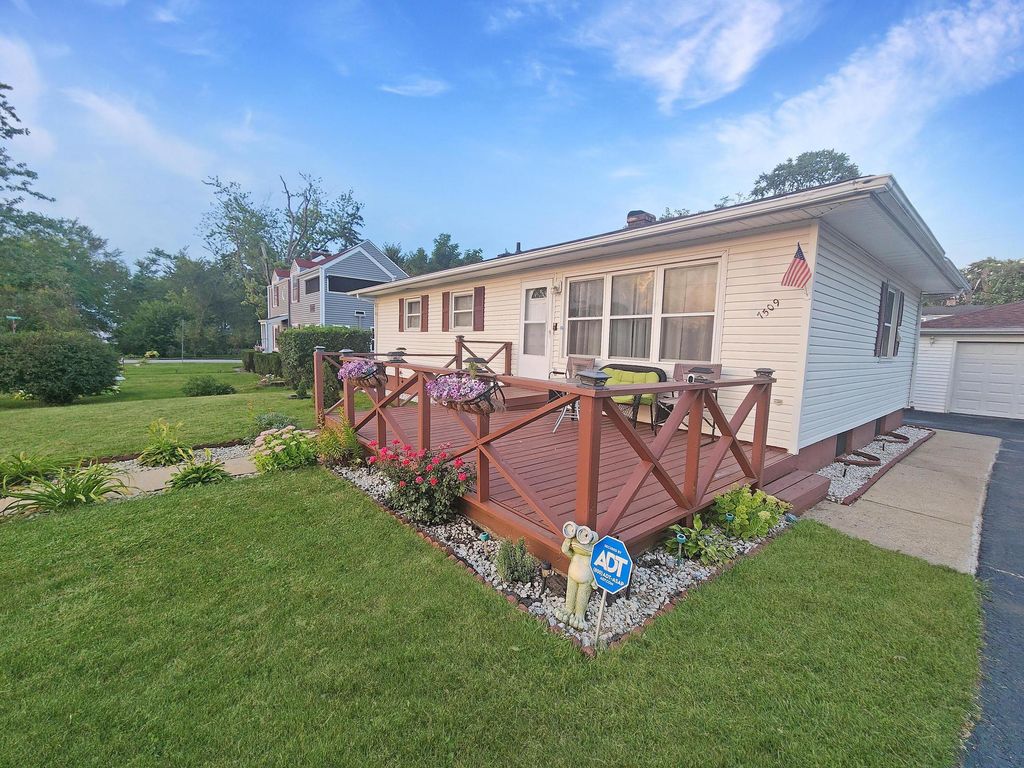 Photo of 7509 Broadway, Merrillville, IN 46410 (MLS # 837488)