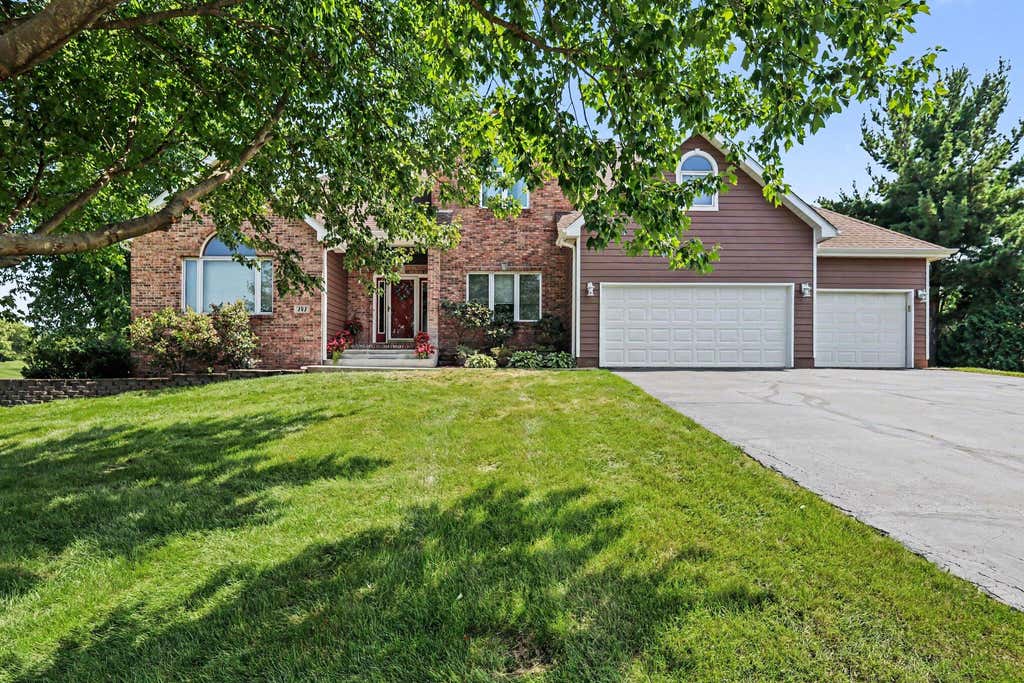 Photo of 141 Kensington Drive, Valparaiso, IN 46385 (MLS # 843256)