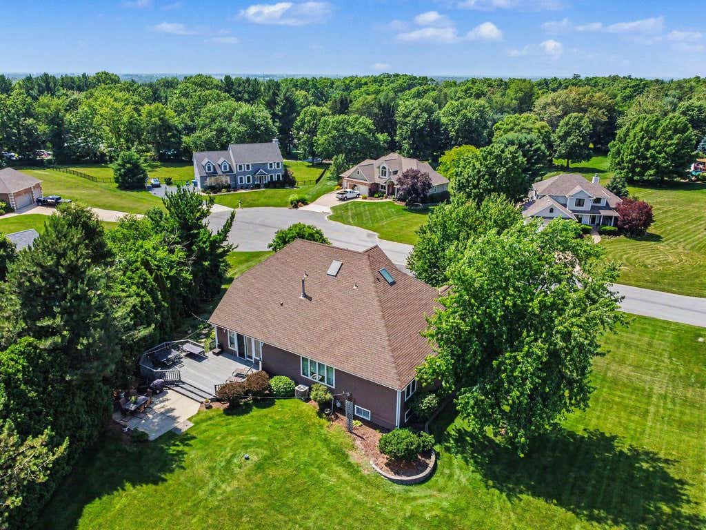 Photo of 141 Kensington Drive, Valparaiso, IN 46385 (MLS # 843256)
