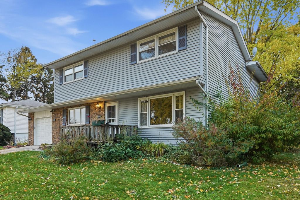 Photo of 1513 Franklin Street, Valparaiso, IN 46383 (MLS # 830536)