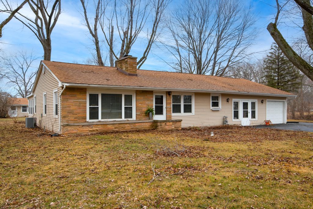 Photo of 2800 E 73rd Avenue, Merrillville, IN 46410 (MLS # 835067)