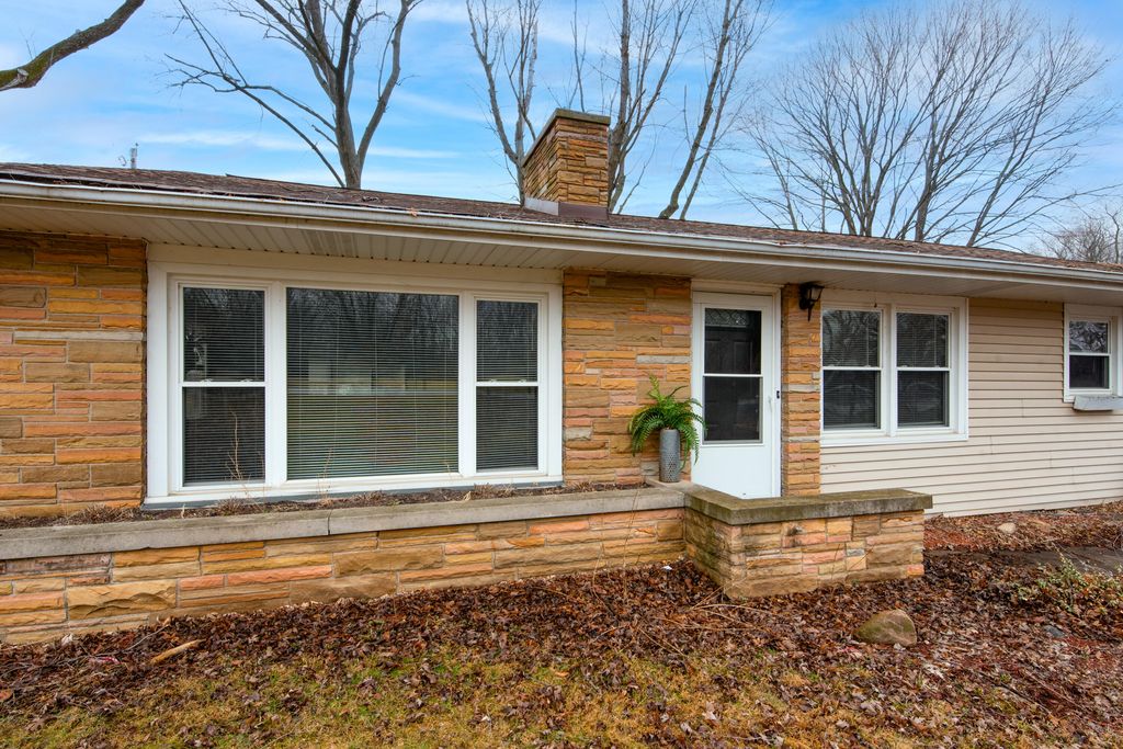 Photo of 2800 E 73rd Avenue, Merrillville, IN 46410 (MLS # 835067)