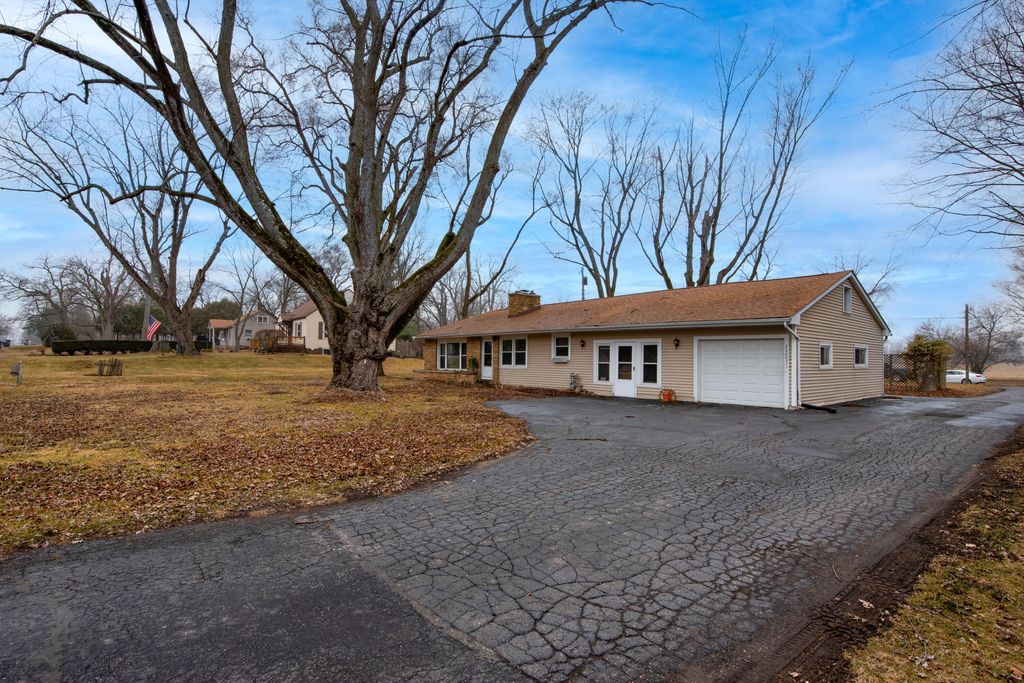 Photo of 2800 E 73rd Avenue, Merrillville, IN 46410 (MLS # 835067)