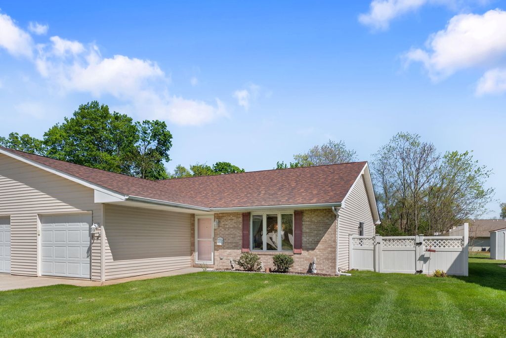Photo of 102 Riviera Drive, Michigan City, IN 46360 (MLS # 838334)