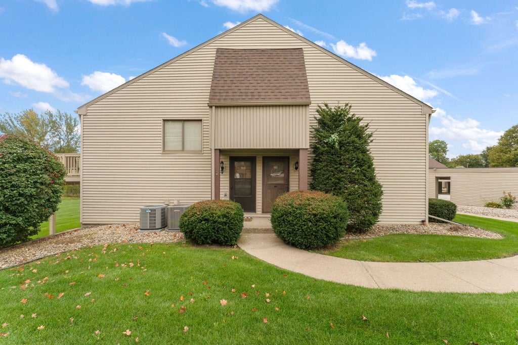 Photo of 953 Millpond Road N, Valparaiso, IN 46385 (MLS # 847087)