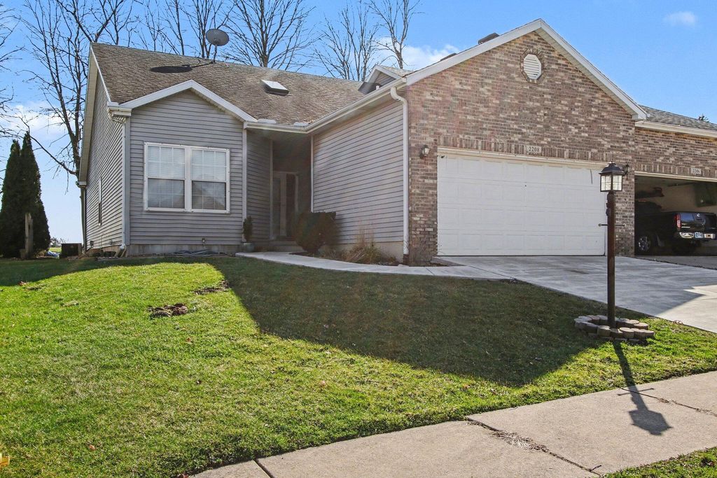 Photo of 2208 Stori Lane, Valparaiso, IN 46383 (MLS # 835388)