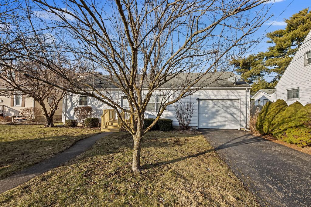 Photo of 522 W Parks Drive, Rensselaer, IN 47978 (MLS # 832505)