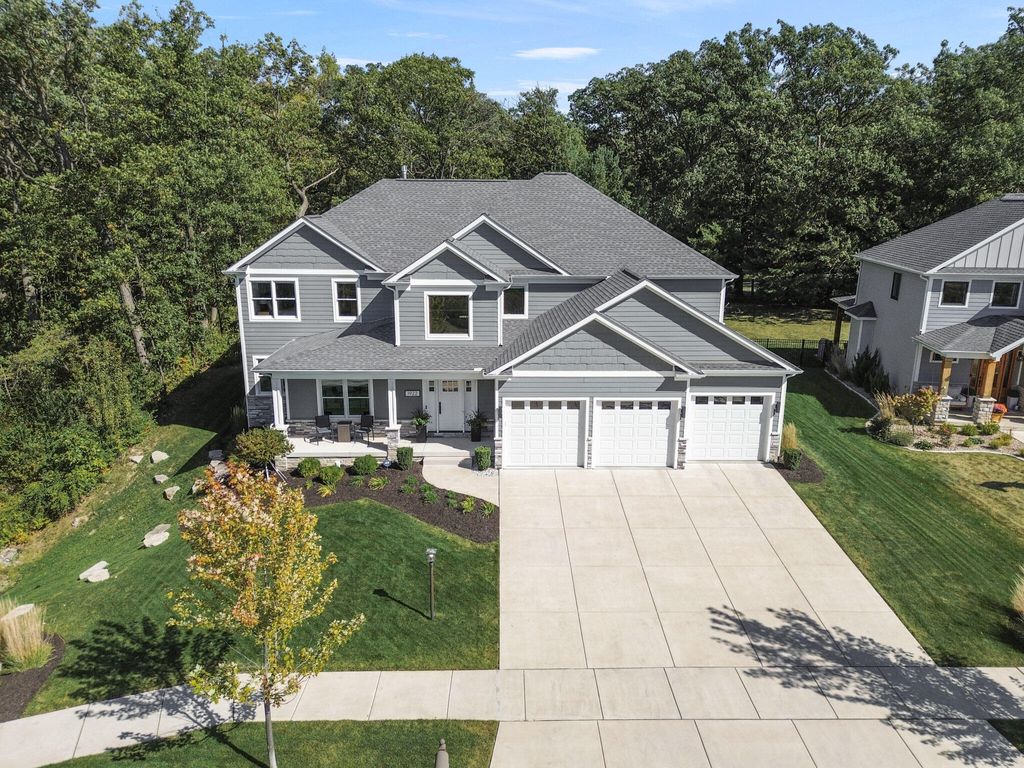 Photo of 1922 Louis Drive, Crown Point, IN 46307 (MLS # 834453)