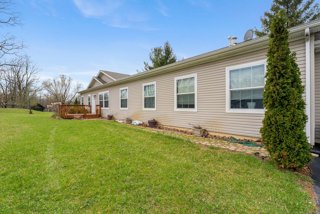 Photo of 678 W Division Road, Hebron, IN 46341 (MLS # 836489)