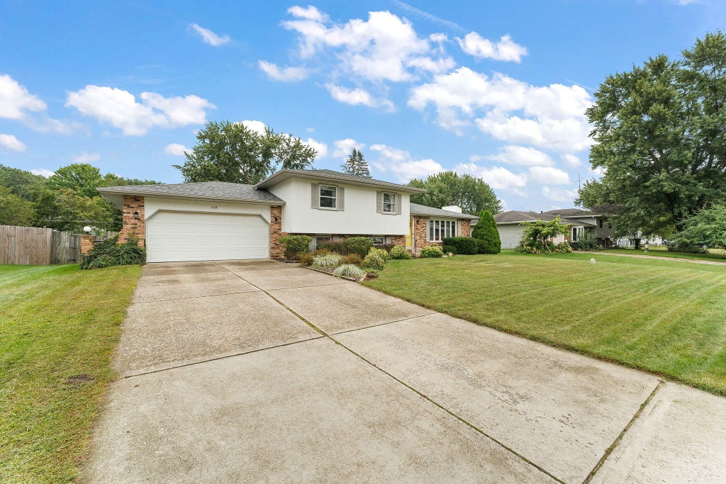 Photo of 618 Dogwood Drive, Michigan City, IN 46360 (MLS # 845564)