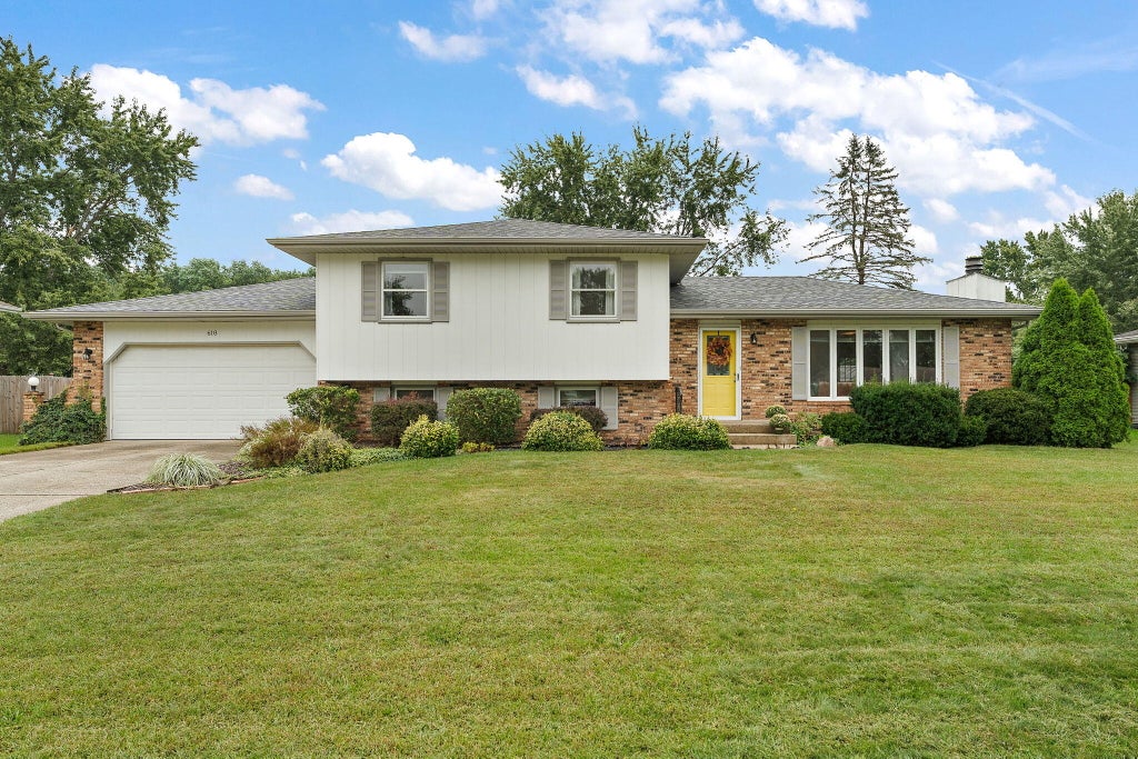 Photo of 618 Dogwood Drive, Michigan City, IN 46360 (MLS # 845564)