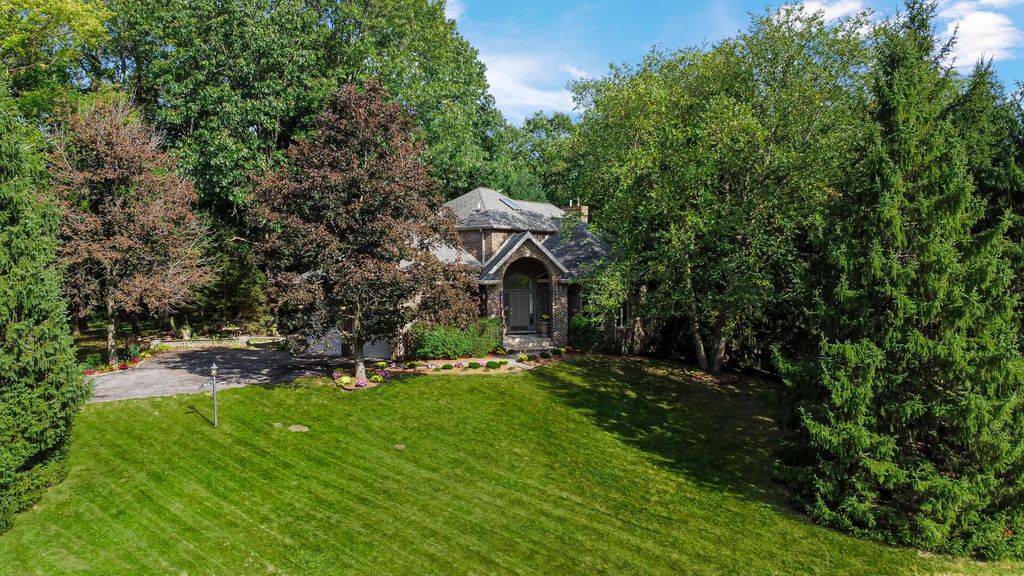 Photo of 2102 Emmett Court, Valparaiso, IN 46385 (MLS # 835190)