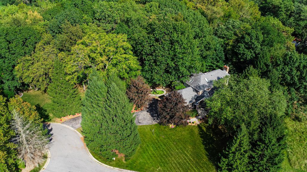 Photo of 2102 Emmett Court, Valparaiso, IN 46385 (MLS # 835190)