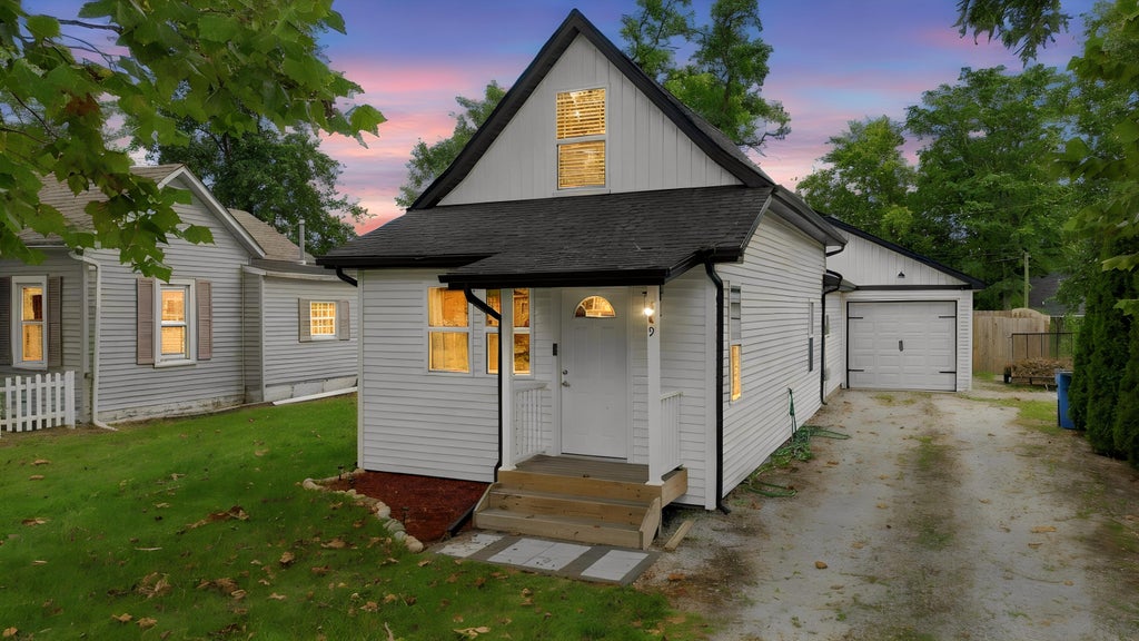 Photo of 809 Azalea Street SE, DeMotte, IN 46310 (MLS # 845670)
