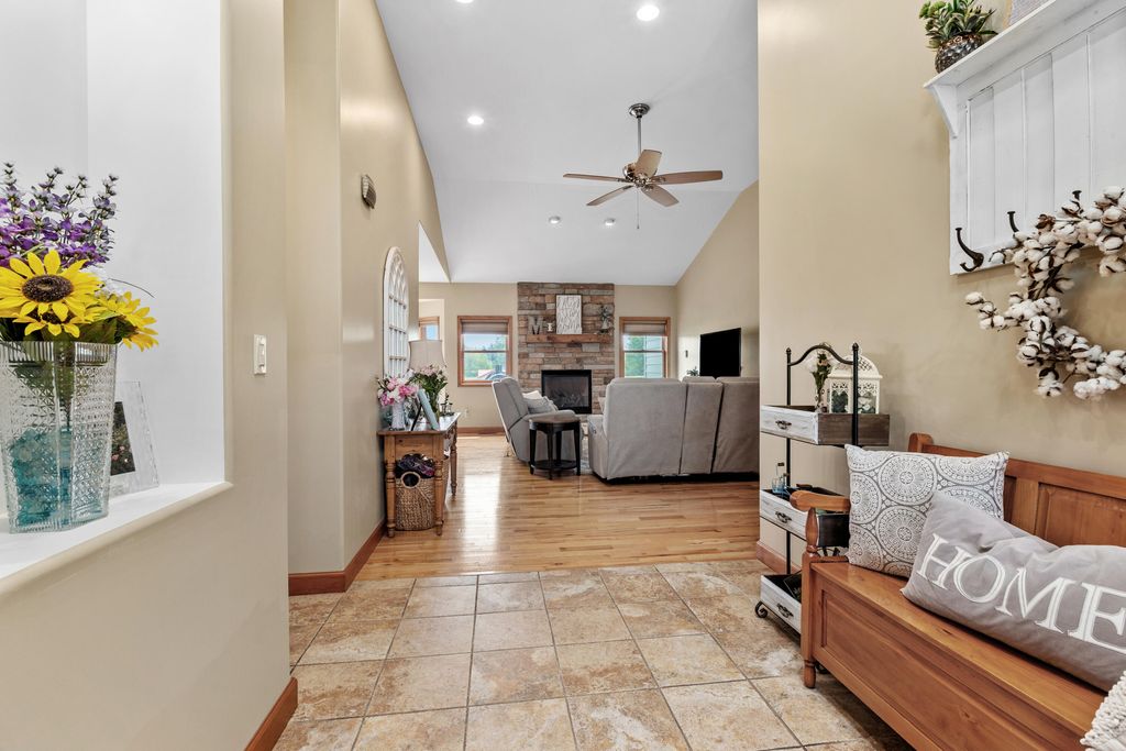 Photo of 91 S 600 W, Hebron, IN 46341 (MLS # 839190)