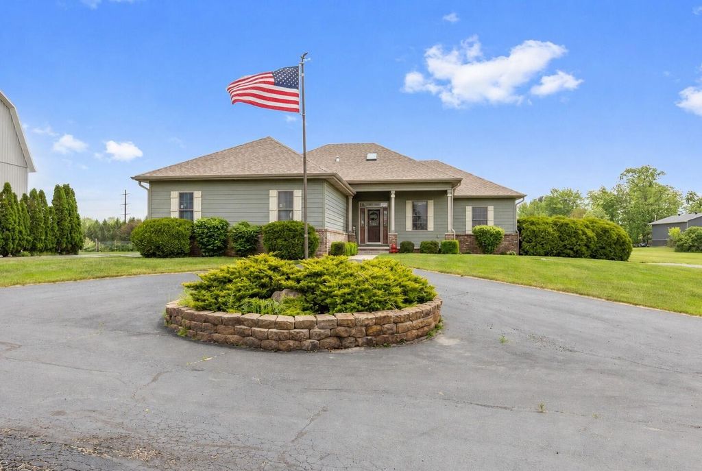Photo of 91 S 600 W, Hebron, IN 46341 (MLS # 839190)
