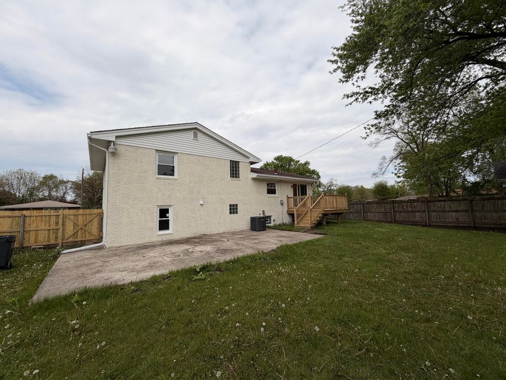 Photo of 621 E 52nd Avenue, Merrillville, IN 46410 (MLS # 838564)
