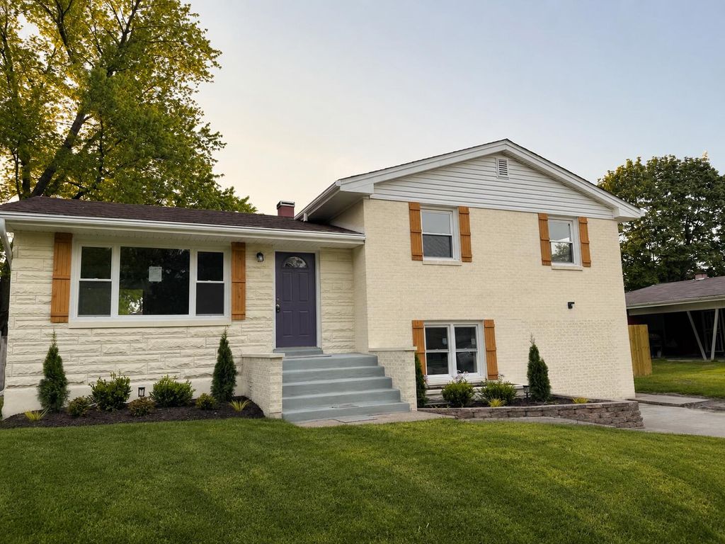 Photo of 621 E 52nd Avenue, Merrillville, IN 46410 (MLS # 838564)
