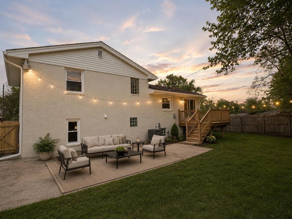 Photo of 621 E 52nd Avenue, Merrillville, IN 46410 (MLS # 838564)