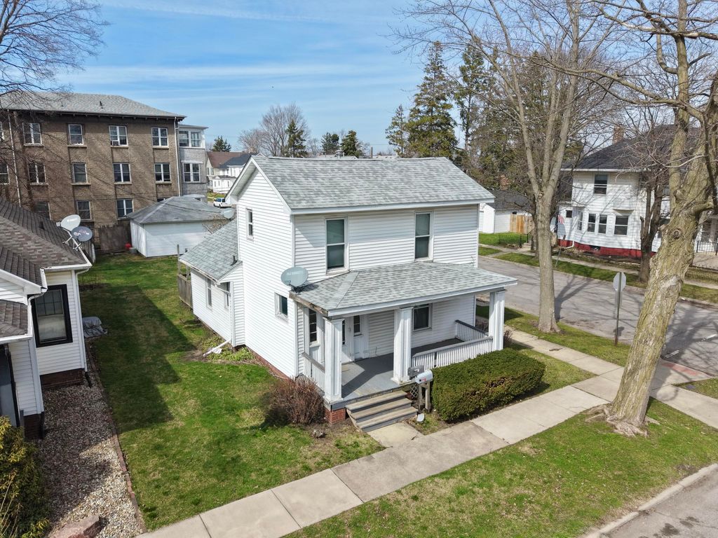 Photo of 401 Maple Avenue, La Porte, IN 46350 (MLS # 835844)